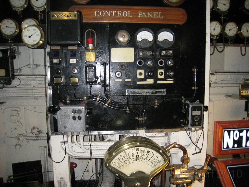 Queen Mary 2010 0645.JPG - Engine room stuff.